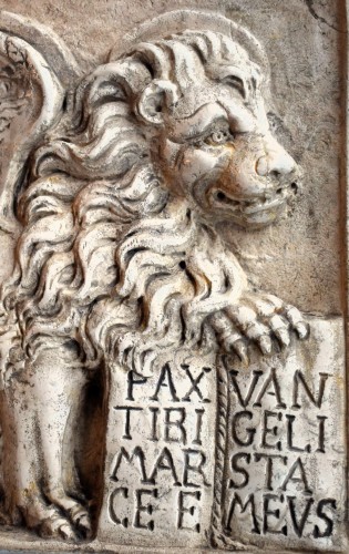 XIXe siècle - Le Lion de Saint-Marc, sculpture en marbre blanc d'Istrie début 19e siècle